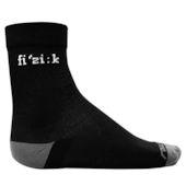 Meia Ciclismo Fizik RoyalPro Preta com Logo Branca Meia Ciclismo Fizik RoyalPro Preta com Logo Branca